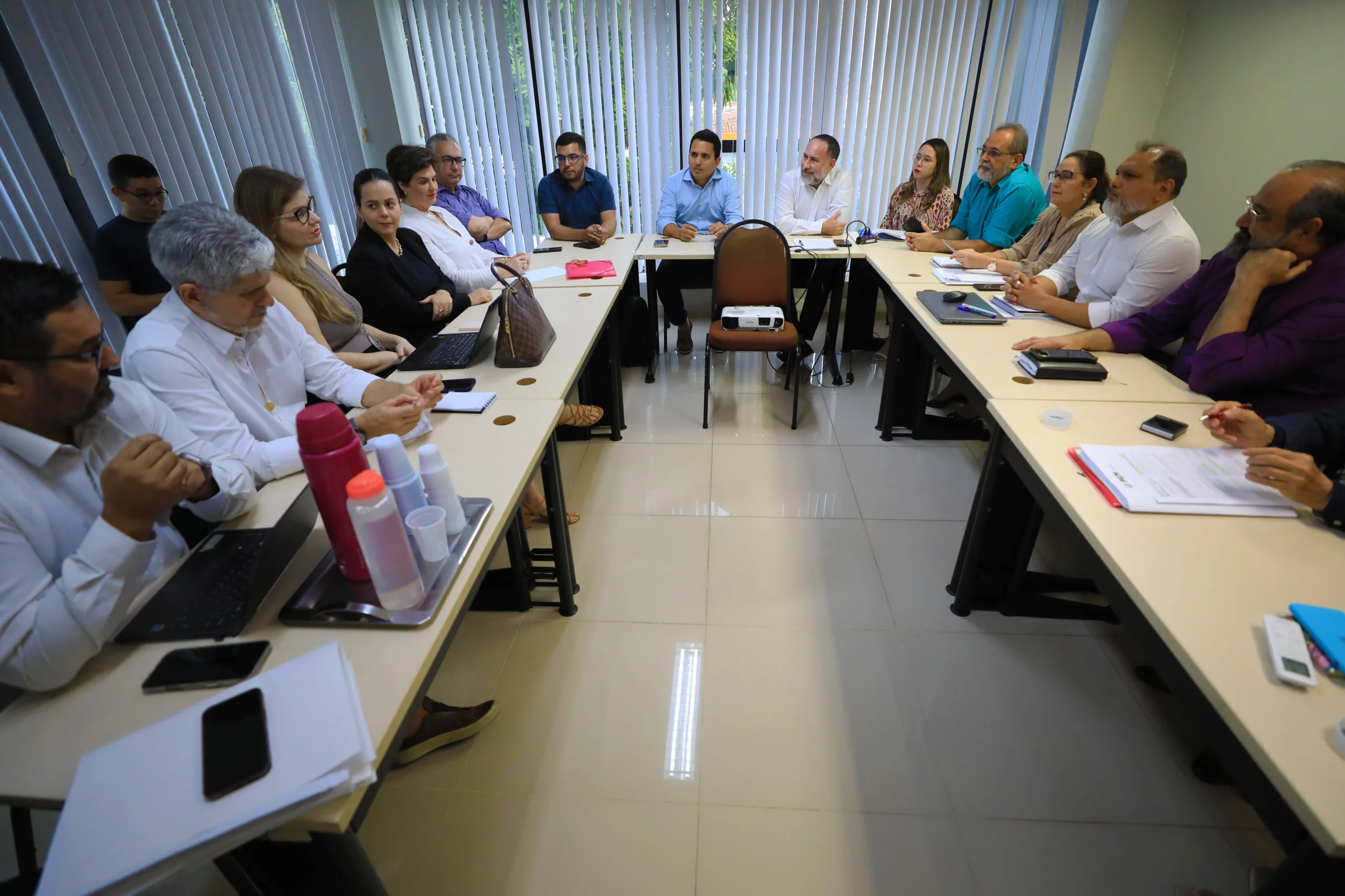 A primeira reunião das equipes de transição da atual gestão da Prefeitura de Belém com a do prefeito eleito, Igor Normando, foi realizada na tarde desta quinta-feira, 8, na sede da Secretaria de Controle, Integridade e Transparência (Secont). Foto: Dinei Souza/Ag. Belém