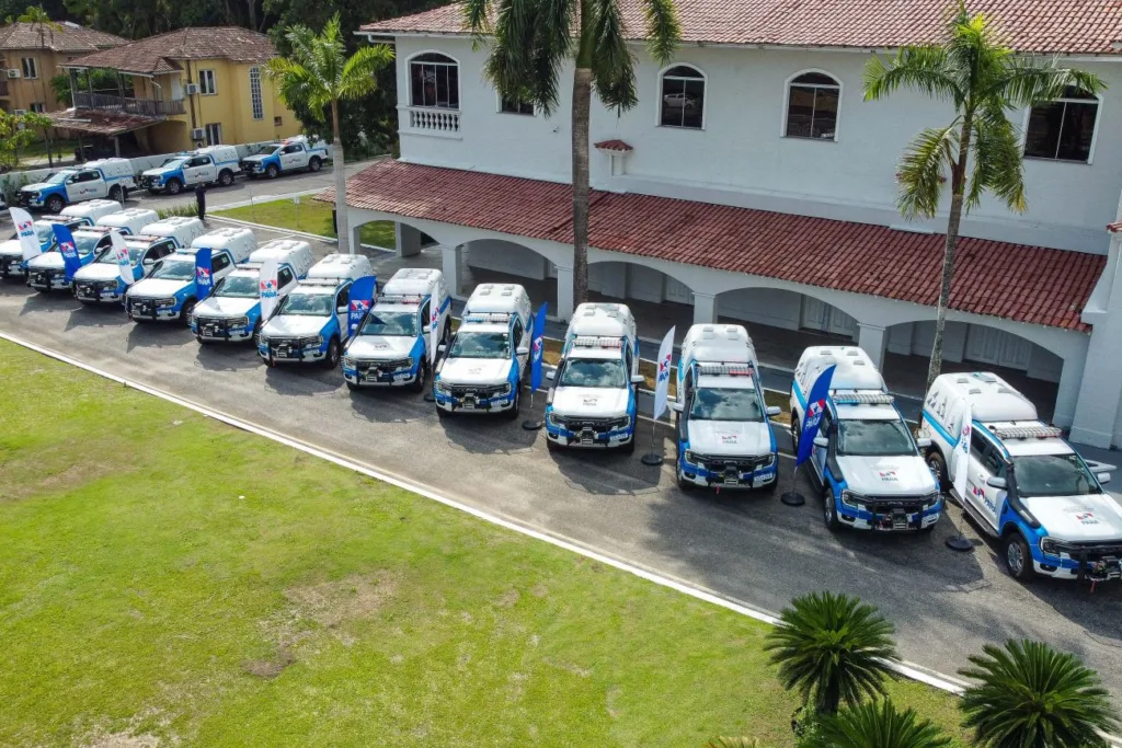 Os veículos foram especialmente reforçados para atender as necessidades "off-road" da Operação Curupira, onde são desenvolvidas ações em áreas de difícil acesso Os veículos foram especialmente reforçados para atender as necessidades "off-road" da Operação Curupira, onde são desenvolvidas ações em áreas de difícil acesso
