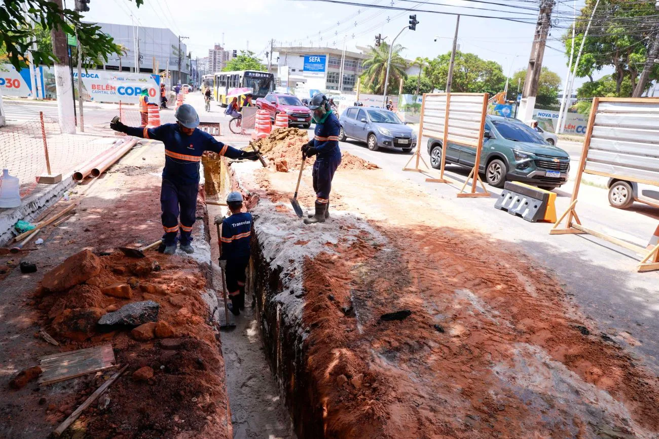 Conheça as obras de saneamento na Avenida Pedro Álvares Cabral em Belém. Saiba como elas contribuem para o desenvolvimento da região.