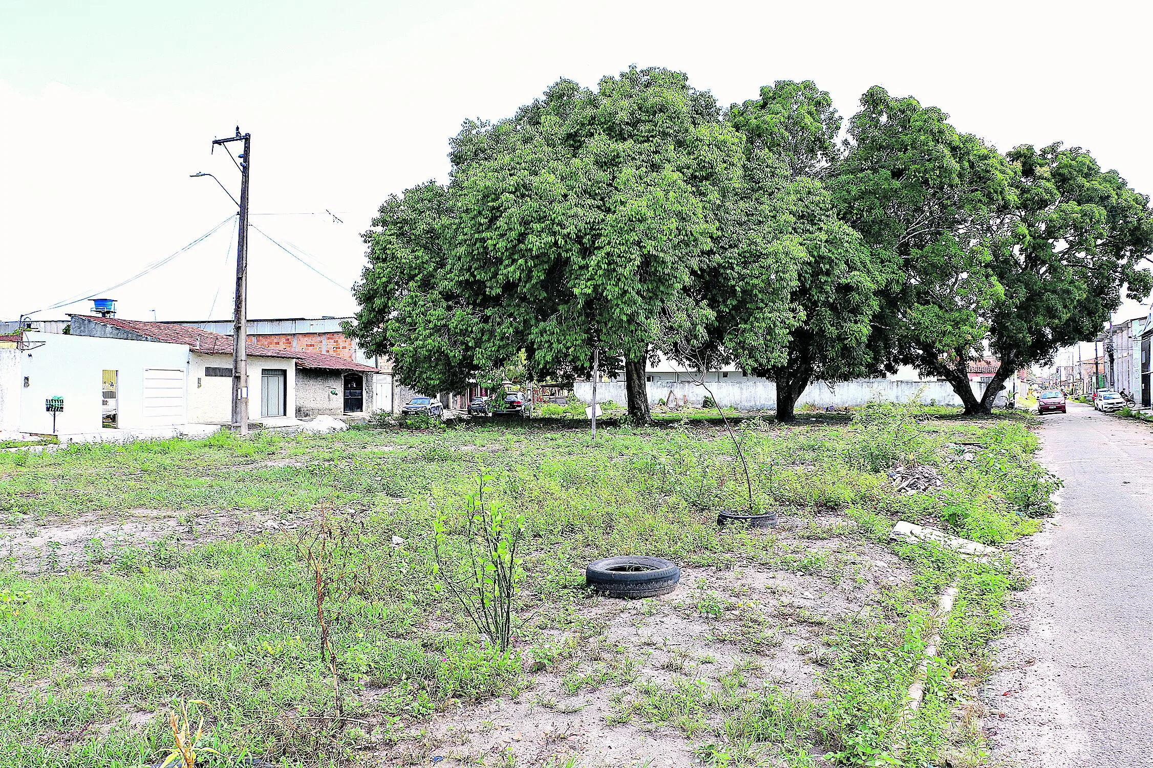 Praça que fica no Conjunto Cristo Redentor aguarda pela revitalização prometida pela Prefeitura