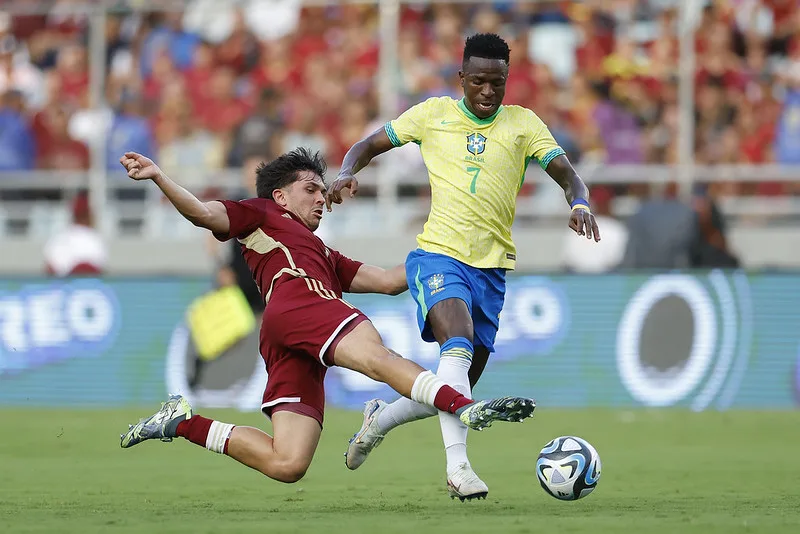 Vinicius Junior foi infeliz na cobrança do pênalti que poderia garantir os três pontos fora de casa. Foto: Rafael Ribeiro/CBF