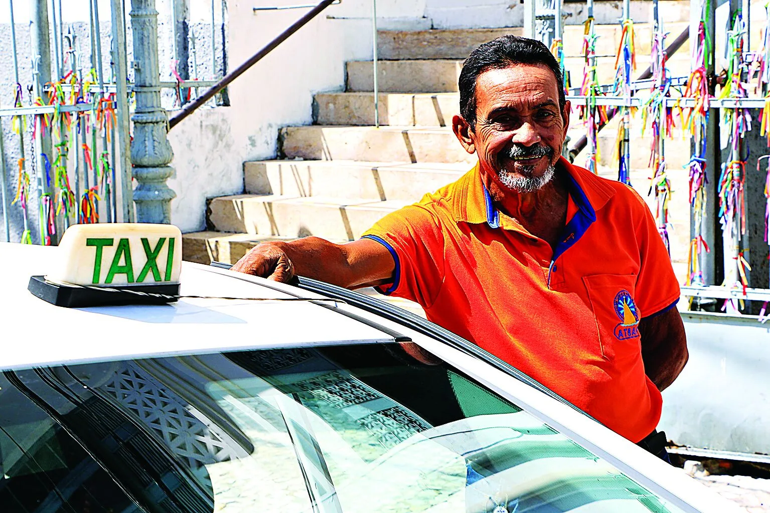 Mudança que garante ganho extra aos taxistas, eleva a tarifa em 20% inclusive para corridas durante o dia, e seguirá até o feriado de 1º de janeiro. Saiba qual o valor que será cobrado com a tarifa reajustada