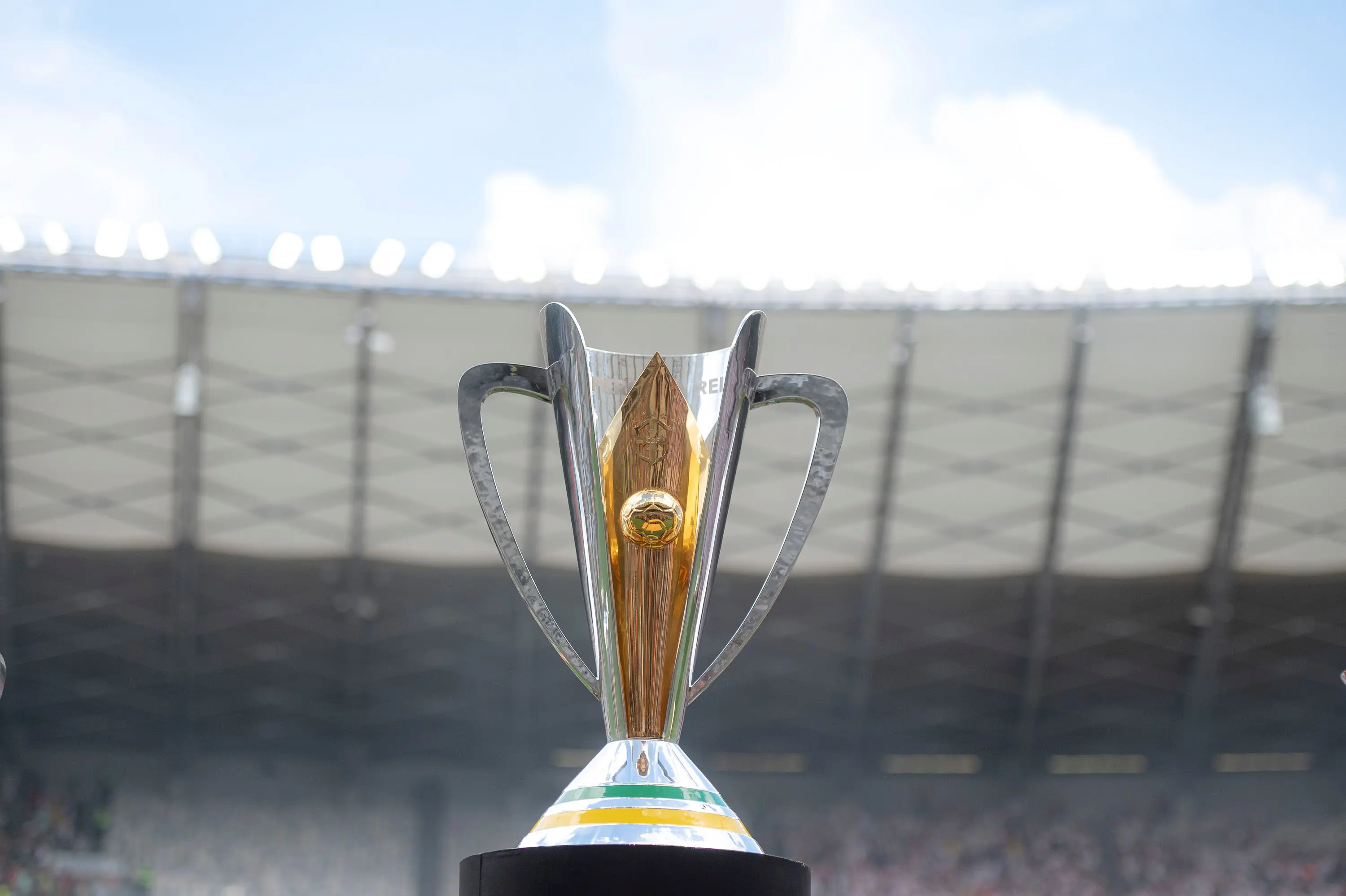 Não perca a emocionante partida da Supercopa do Brasil entre Botafogo e Flamengo. Saiba mais sobre o duelo de Savarino e De Arrascaeta.