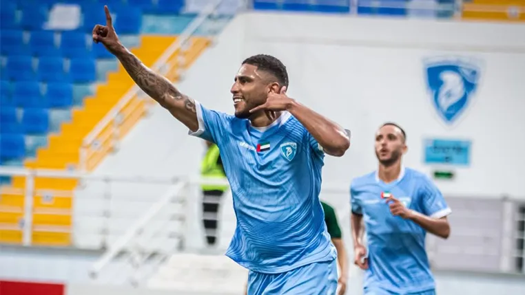 O atacante, de 31 anos, anotou três gols nos últimos quatro jogos do ano, assumindo a artilharia do Hatta Club na First Division League.