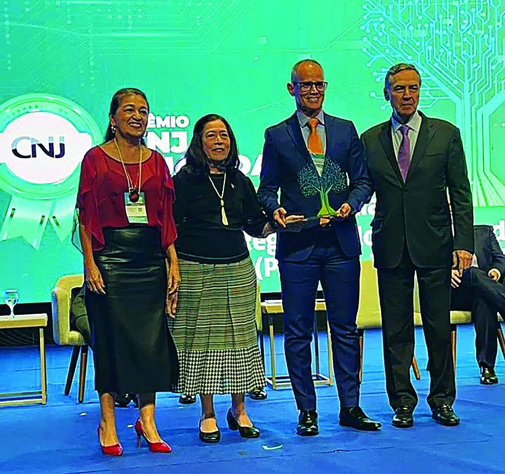 Regina Uchoa (diretora-geral), Zuíla Dutra (corregedora-geral), Marcus Losada (presidente do TRT-8) e Luis Roberto Barroso (presidente do STF)