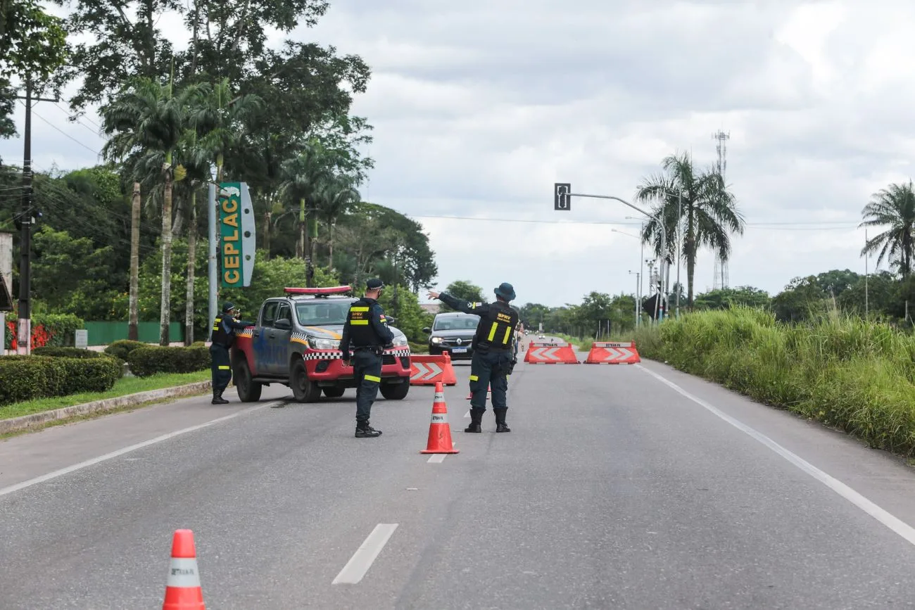 Homem é flagrado dirigindo de forma perigosa na BR-316. Conheça os detalhes da ocorrência e as medidas tomadas pelas autoridades.