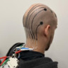 Hoje, a tecnologia de EEG com e-tattoos ainda depende de fios, mas os pesquisadores pretendem mudar isso em breve; veja como