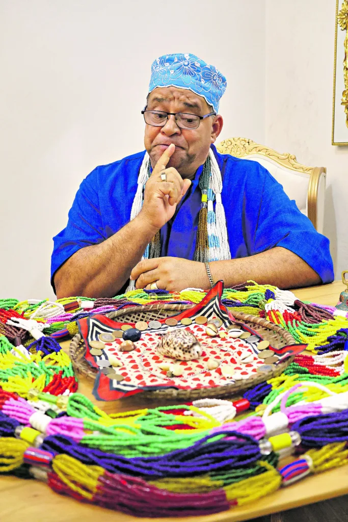 O Pai Elivaldo Santos de Oxalá, 60 anos, líder do Templo Afro-Religioso Mãe Dinair, no bairro Mangueirão, fez algumas previsões iniciais para o ano de 2025 e compartilhou com o DIÁRIO. 