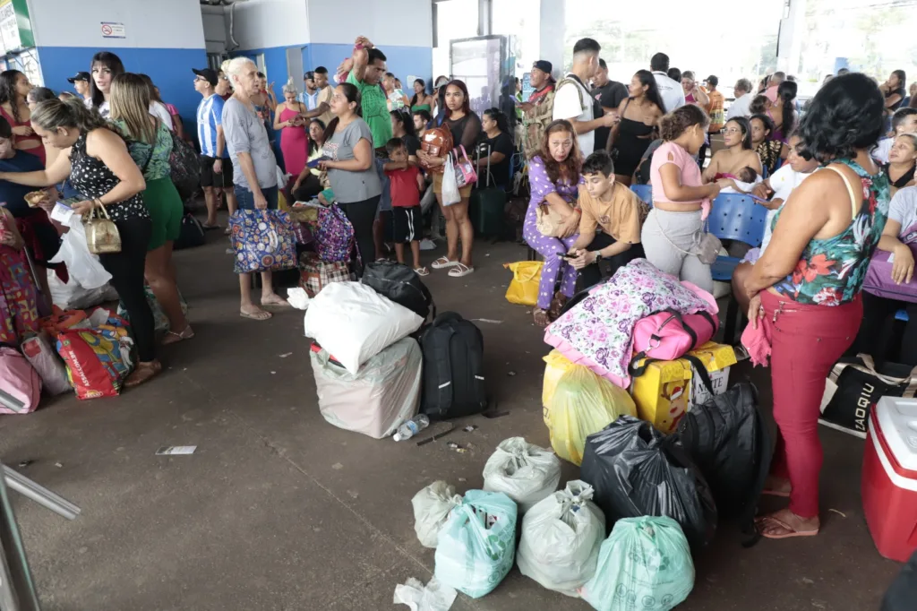 No Terminal Rodoviário de Ananindeua, a movimentação de passageiros embarcando e desembarcando na capital também é intensa. 