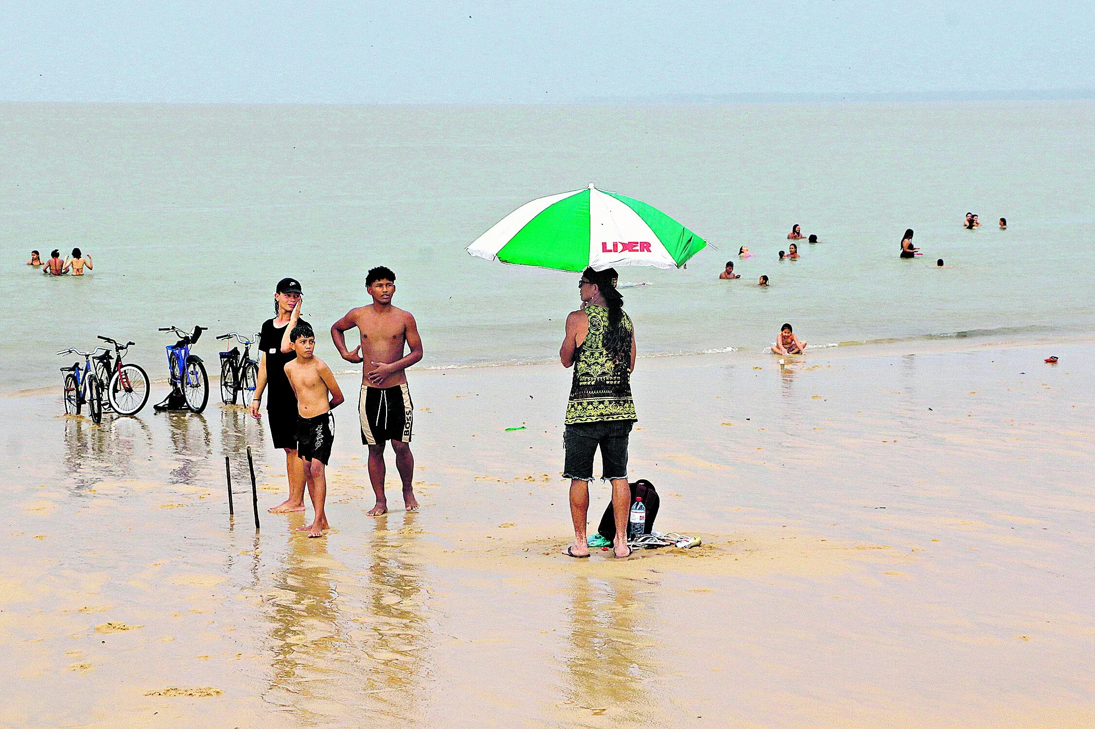 Quem procurou Outeiro como alternativa de descanso antes do Ano Novo, encontrou as praias vazias por causa da chuva e do tempo nublado. Em Belém, os pontos turísticos também ficaram quase vazios com o clima