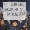 Fãs querem "ralho" do rei Roberto Carlos; vídeo