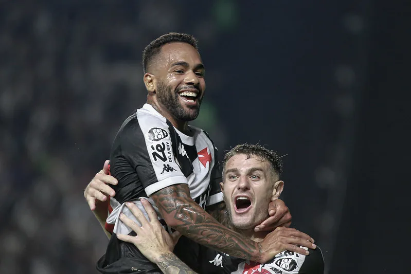 O Vasco volta a vencer depois de mais de um mês -ou cinco jogos. O Cruzmaltino vai a 47 pontos, assume o 10º lugar da tabela e encaminha vaga na Sul-Americana 2025.