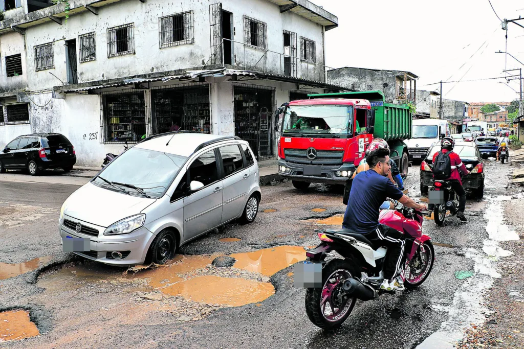 A avenida Brasil, no bairro da Cabanagem, se tornou via alternativa com as obras da Mário Covas, mas sem nenhum apoio da Prefeitura A avenida Brasil, no bairro da Cabanagem, se tornou via alternativa com as obras da Mário Covas, mas sem nenhum apoio da Prefeitura