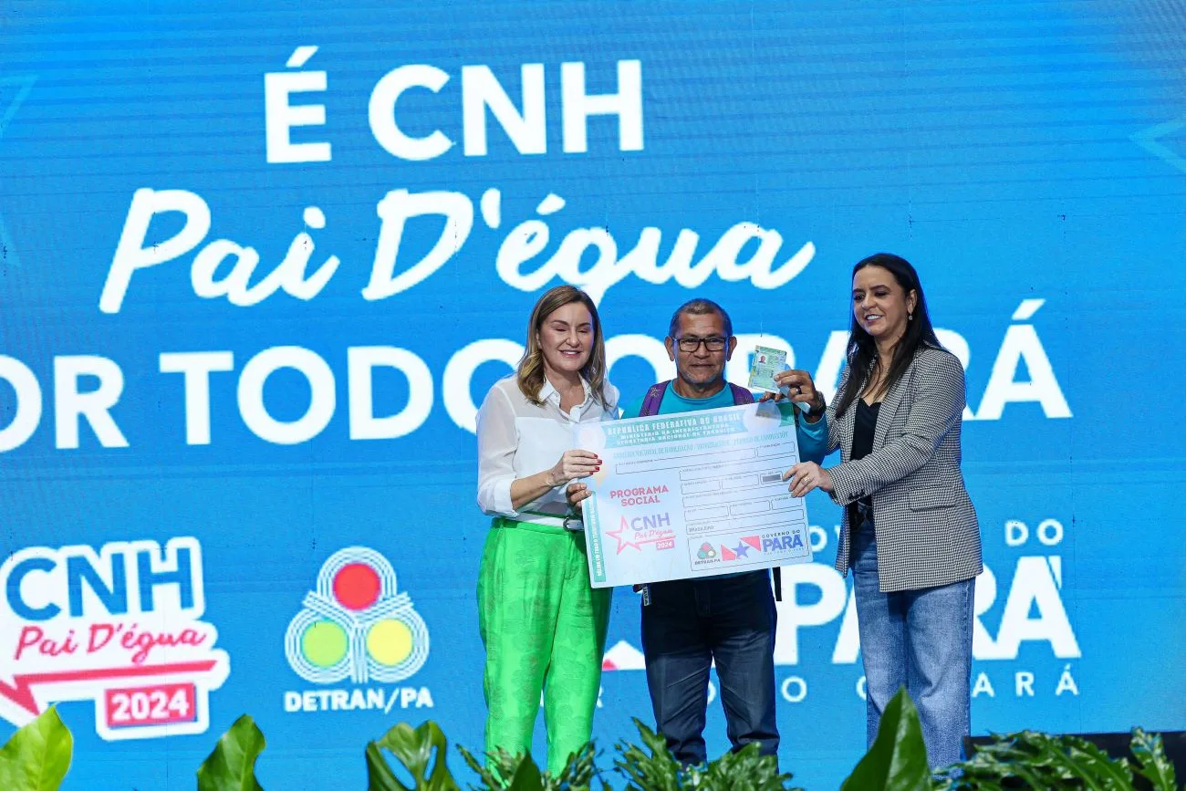 Cerca de 3 mil beneficiários do programa social de emissão gratuita de Carteira Nacional de Habilitação (CNH), o CNH Pai D’égua, receberam o documento de habilitação de trânsito nesta segunda-feira (23), em evento realizado no Hangar Centro de Convenções da Amazônia, em Belém. 