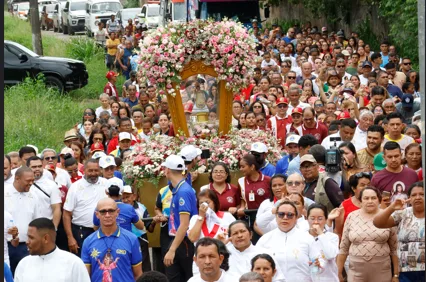 Uma multidão percorreu as ruas do município para celebrar a 68ª edição do evento que este ano trouxe o tema "Senhor, ensina-nos a rezar".