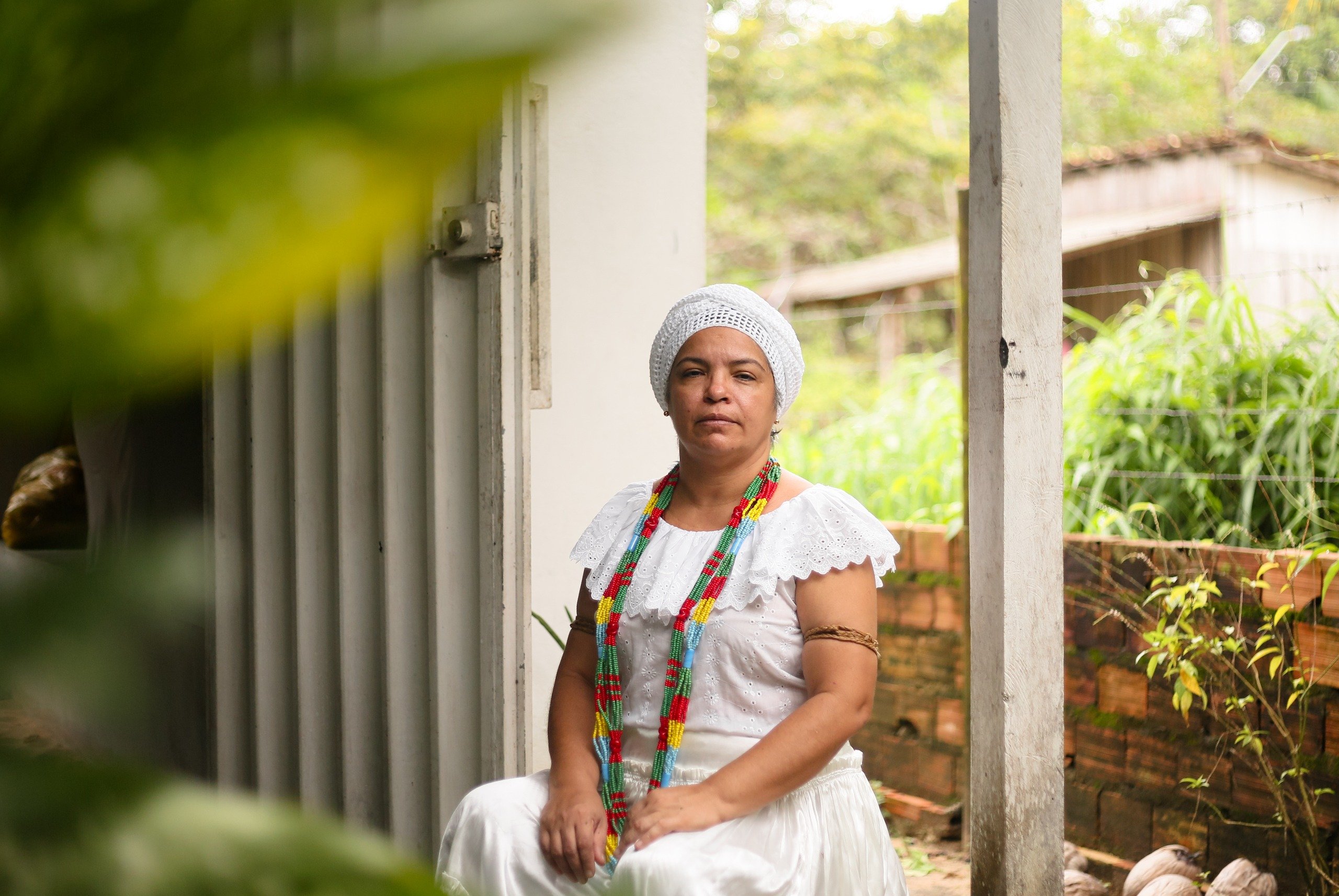 No Templo de Umbanda Caboclo Rompe Mato, ela raia há 32 anos na cabeça e no coração da zeladora da casa, conhecida popularmente pela comunidade como mãe Márcia.