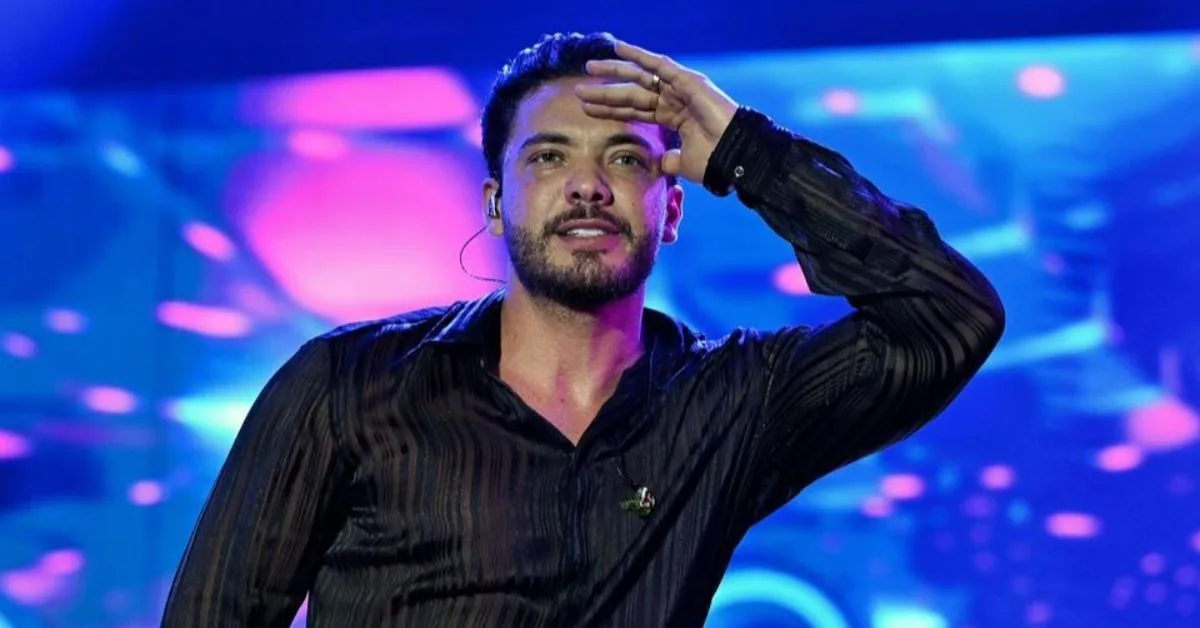 Uma apresentação de Wesley Safadão no litoral do Piauí terminou em tragédia. Durante o show na madrugada deste domingo (29), na Praia de Atalaia, em Luís Correia, um tiroteio interrompeu o evento, deixando um homem morto e uma mulher ferida.