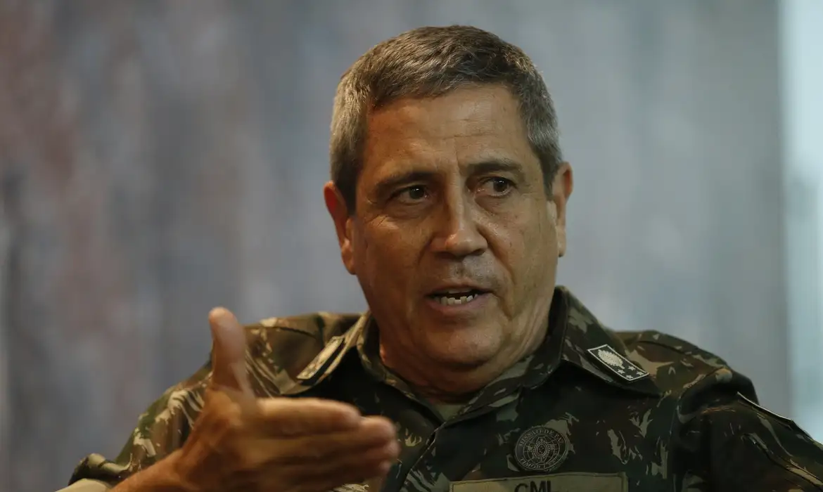 General e ex-ministro ficará detido em unidade do Exército