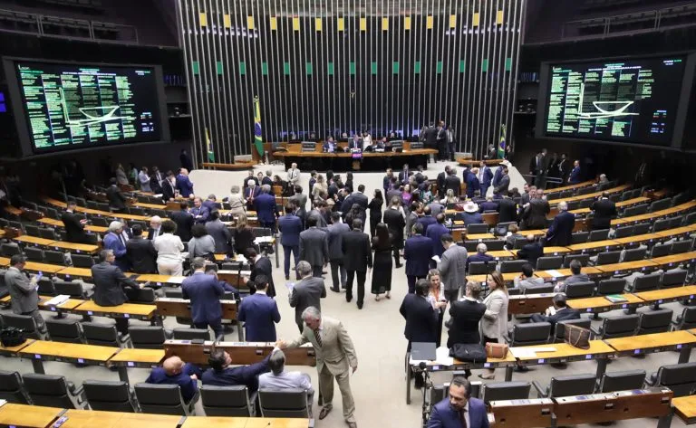 A Câmara dos Deputados aprovou na tarde desta terça-feira (17) o principal projeto de regulamentação da reforma tributária (PLP 68/2024).