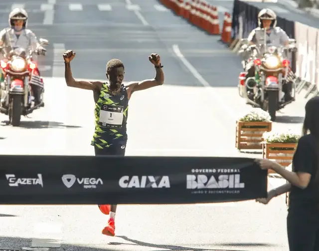 A queniana Agnes Keino, de 36 anos, e o queniano Wilson Too, de 33, foram os vencedores da Corrida Internacional de São Silvestre de 2024