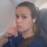 Recentemente, a bancária Jeniffer Castro foi filmada após não ceder seu assento na janela de um avião a uma criança.