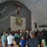 Os devotos lotaram o Santuário de Nossa Senhora de Perpétuo Socorro na penúltima terça-feira do ano.