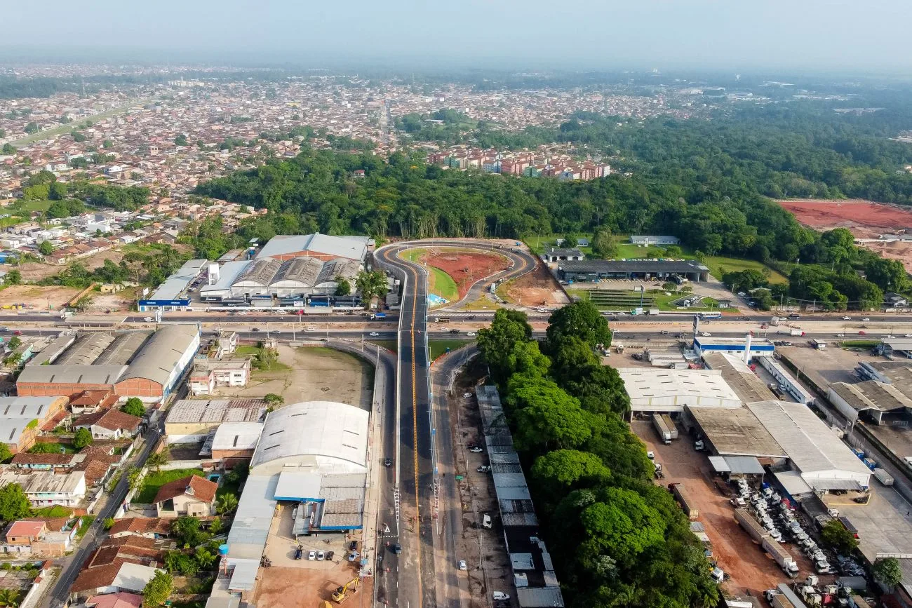 Viaduto facilita trajeto para quem vem da Alça Viária e quer acessar Belém, sem fazer retorno; e para motorista vindo de Marituba para acessar à 'Alça'