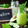 é importante adotar uma rotina leve e incluir alimentos detox no cardápio.