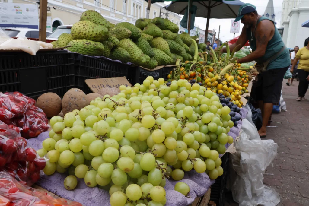 Feirantes esperam, até esta terça-feira (31), pelos clientes que irão preparar a ceia do reveillon, sempre com variedade e qualidade