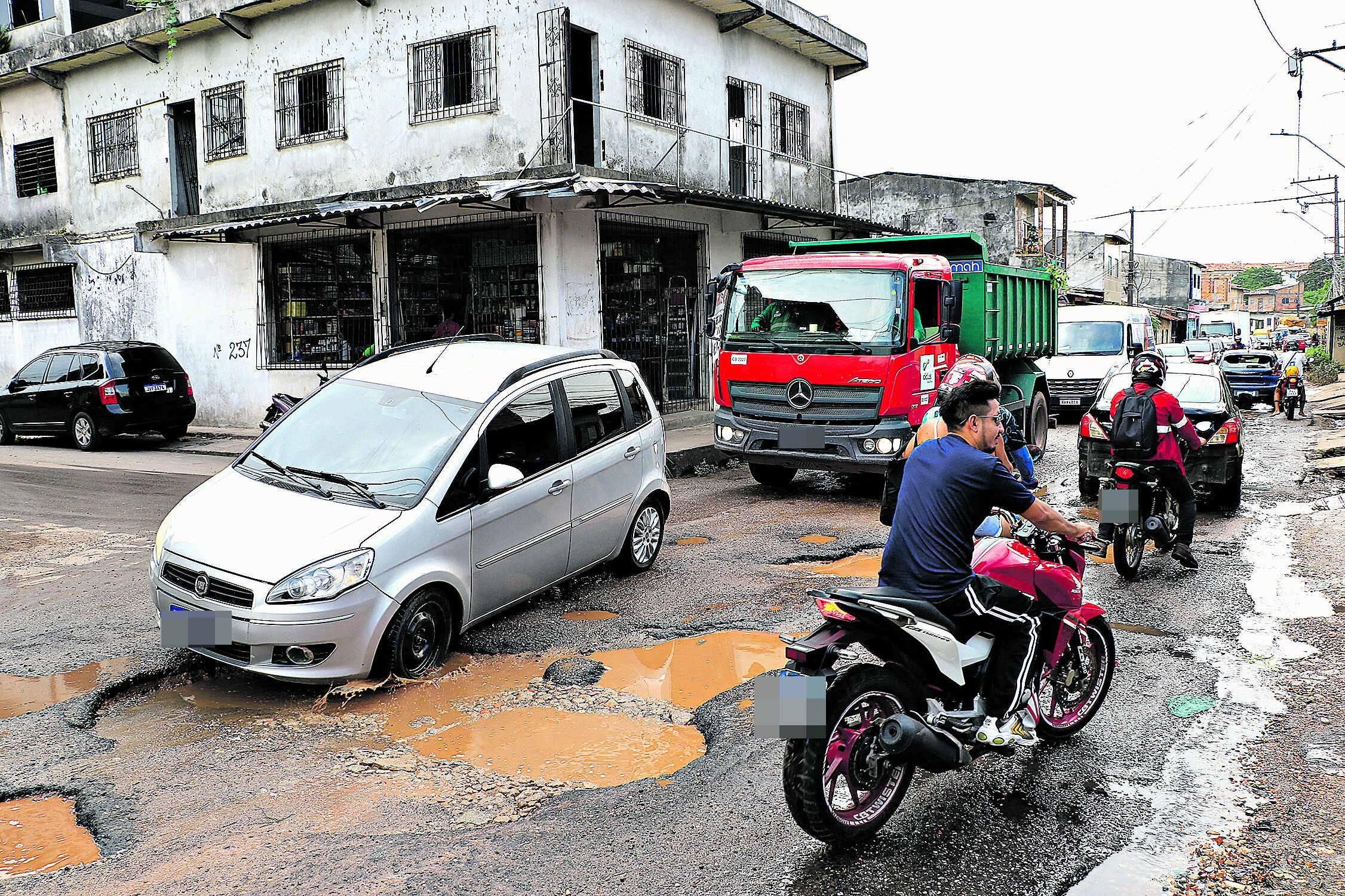 A avenida Brasil, no bairro da Cabanagem, se tornou via alternativa com as obras da Mário Covas, mas sem nenhum apoio da Prefeitura