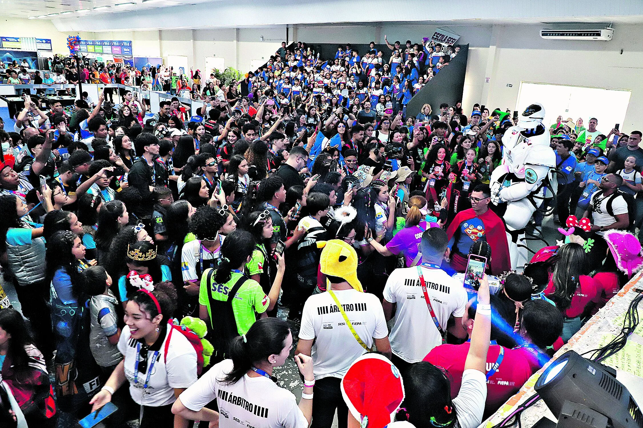 Evento de robótica é realizado no Sesi Ananindeua e se estende até esta sexta-feira. Abaixo, Samuel Carneiro