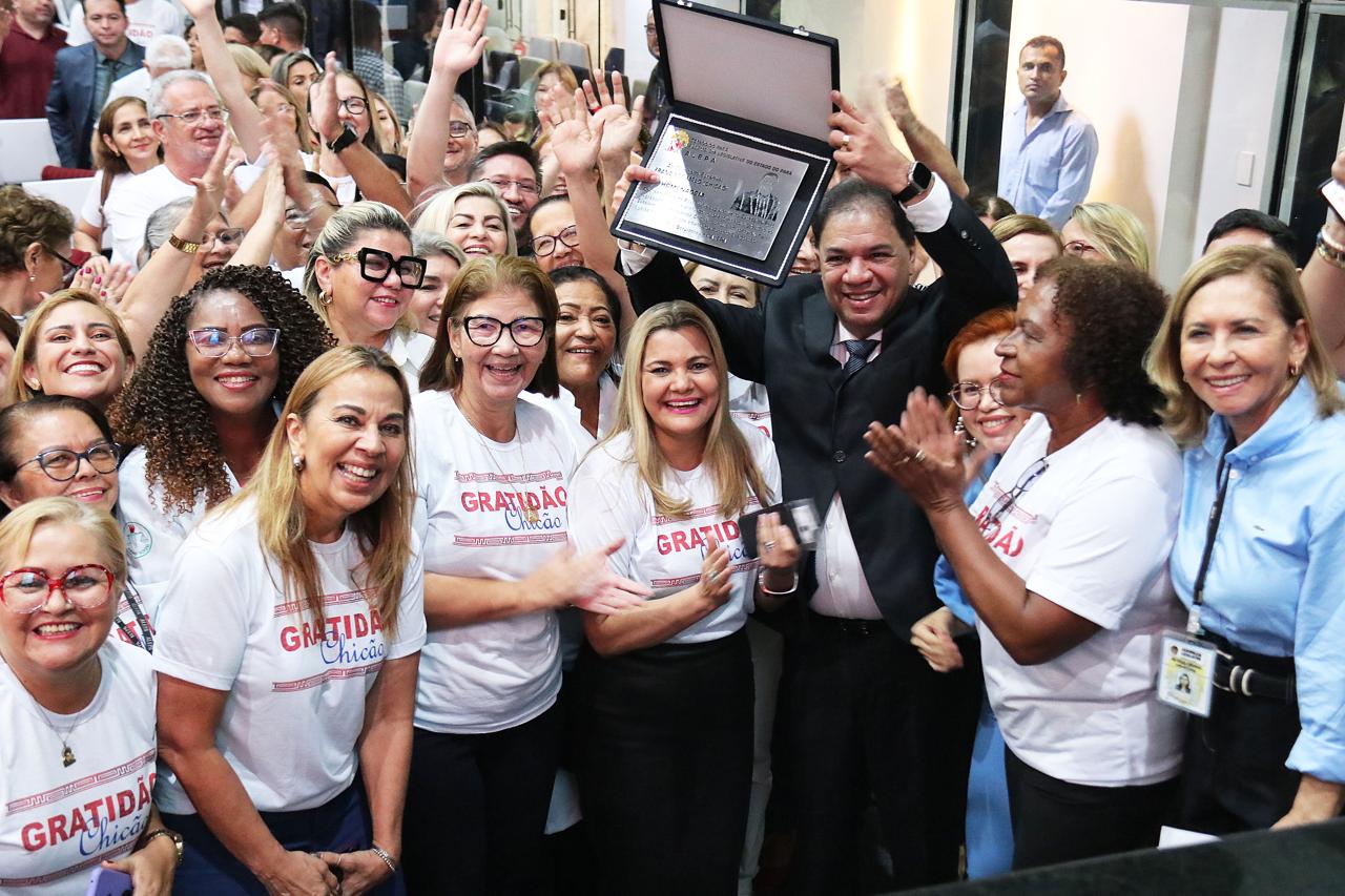 Na manhã desta terça-feira (17), servidores da Assembleia Legislativa do Estado do Pará (Alepa) prestaram uma homenagem ao presidente da Casa, deputado Chicão (MDB)