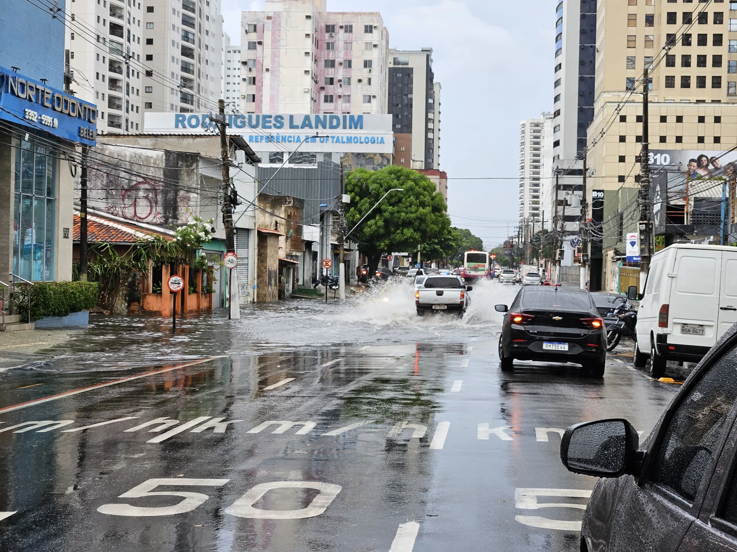 Chuva intensa provoca pontos de alagamentos em Belém