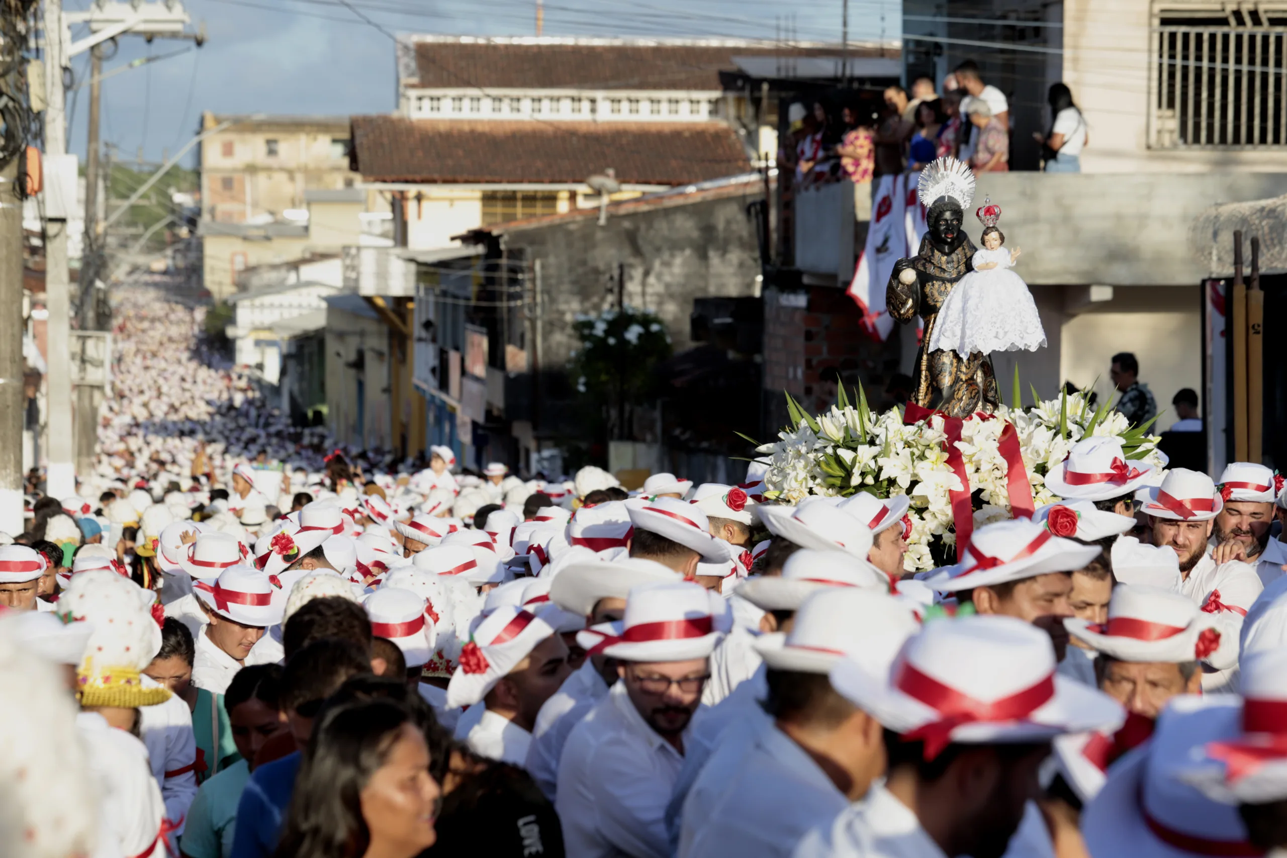 Marujos e Marujas foram às ruas para celebrar o santo padroeiro de Bragança

FOTOs: mauro ângelo