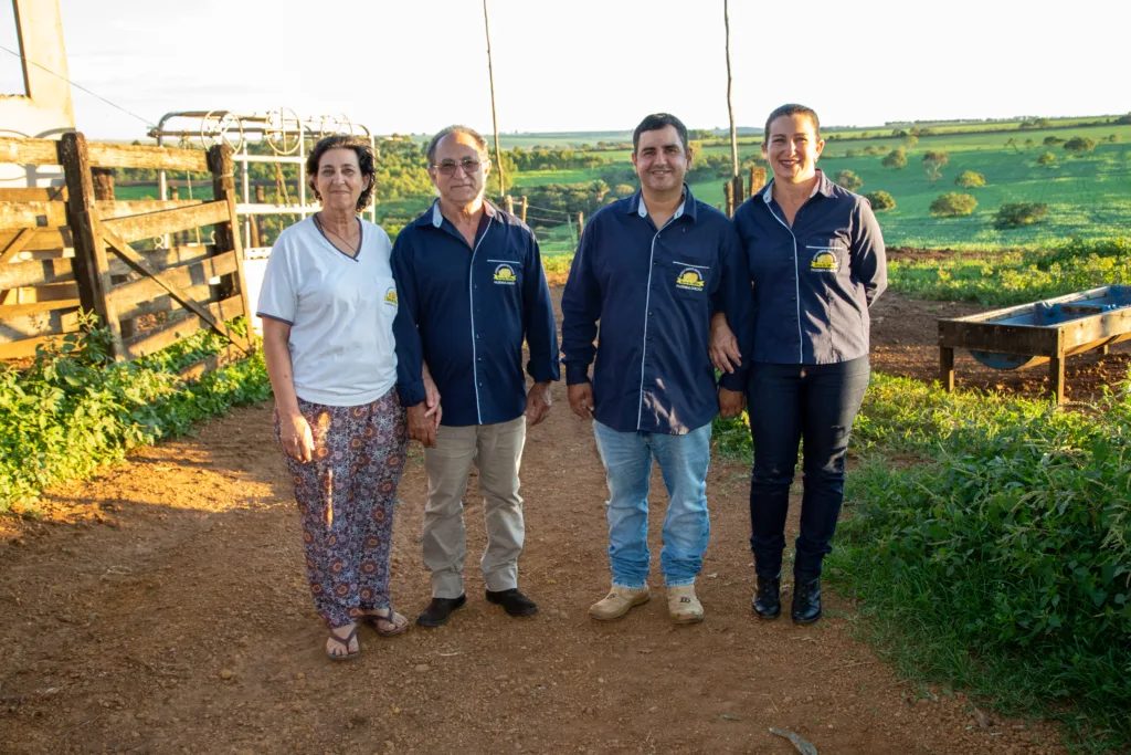 Uma das propriedades mais tradicionais produtoras de Queijo Artesanal, no Salitre, está na família de Seu Vanderlino Moreira, 71 anos, conhecida na região como “Queijaria Reis Moreira”