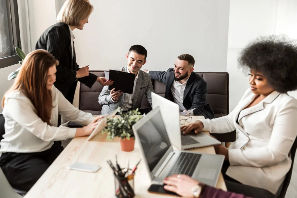 Invista em uma formação com boas perspectivas de emprego. Descubra quais cursos têm maior taxa de empregabilidade no Brasil.