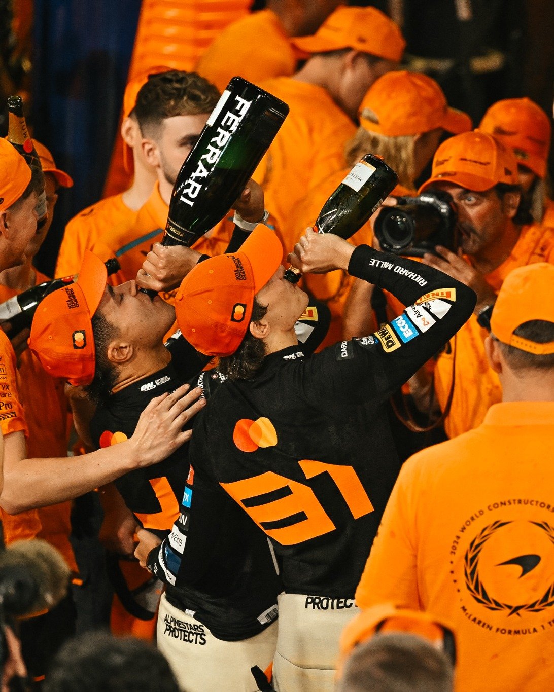 Lando Norris conquista a pole e a vitória no GP de Abu Dhabi da Fórmula 1 2024, com McLaren levando o título de Construtores.