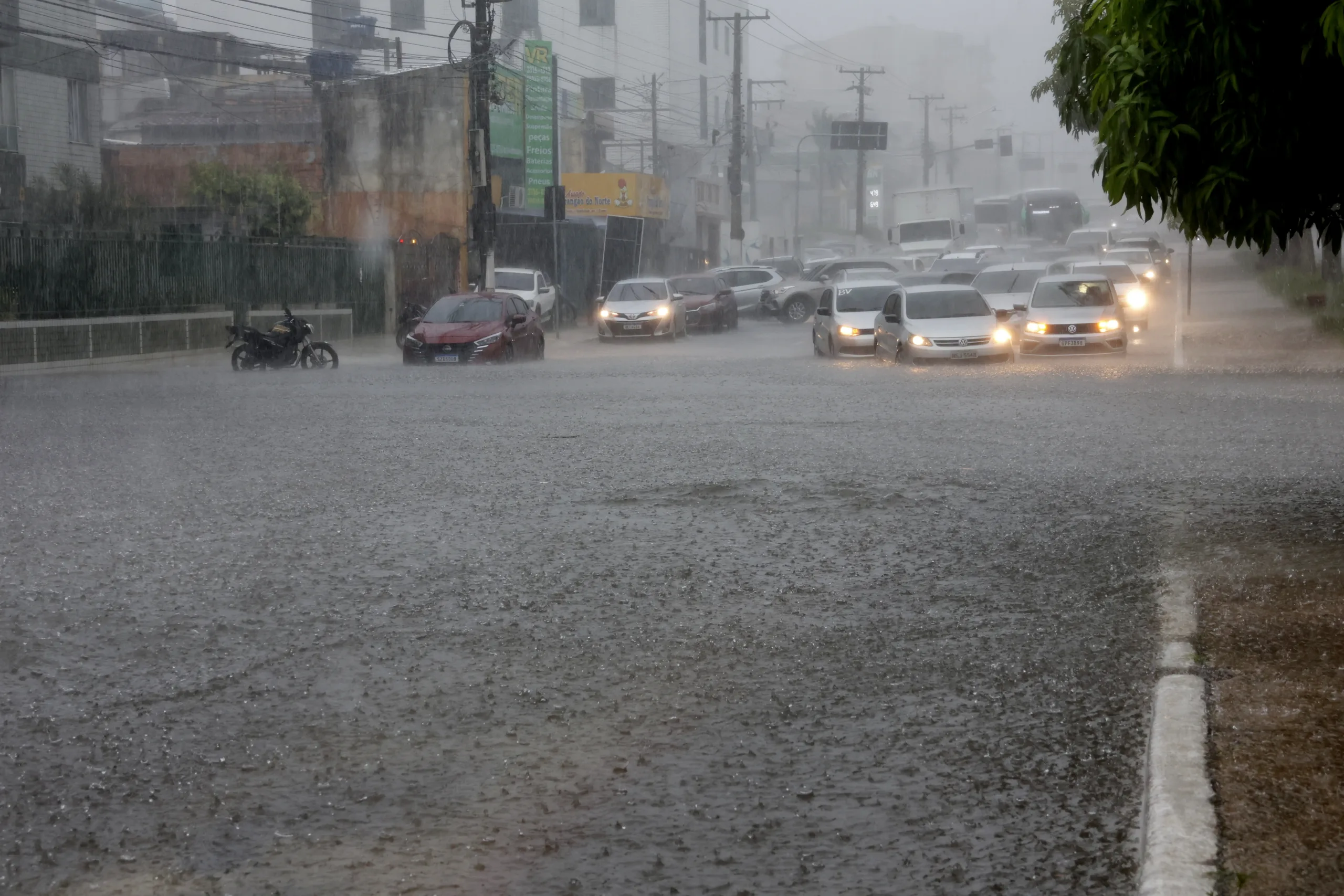 Avenida João Paulo II com Travessa Angustura. Foto: Ricardo Amanajás / Diario do Pará.