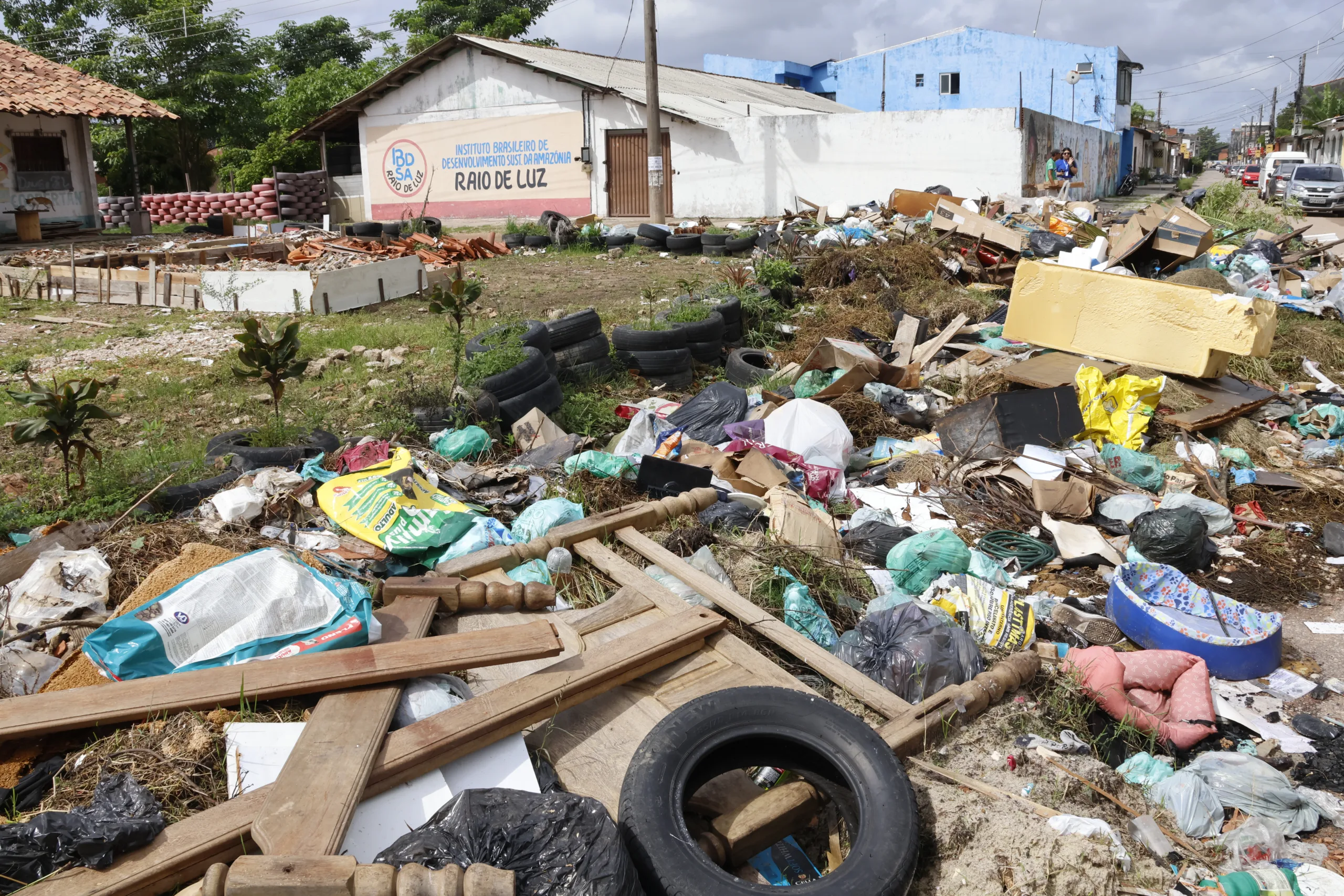 Dejetos se acumulam na Cidade Nova 6. Foto Celso Rodrigues/ Diário do Pará.