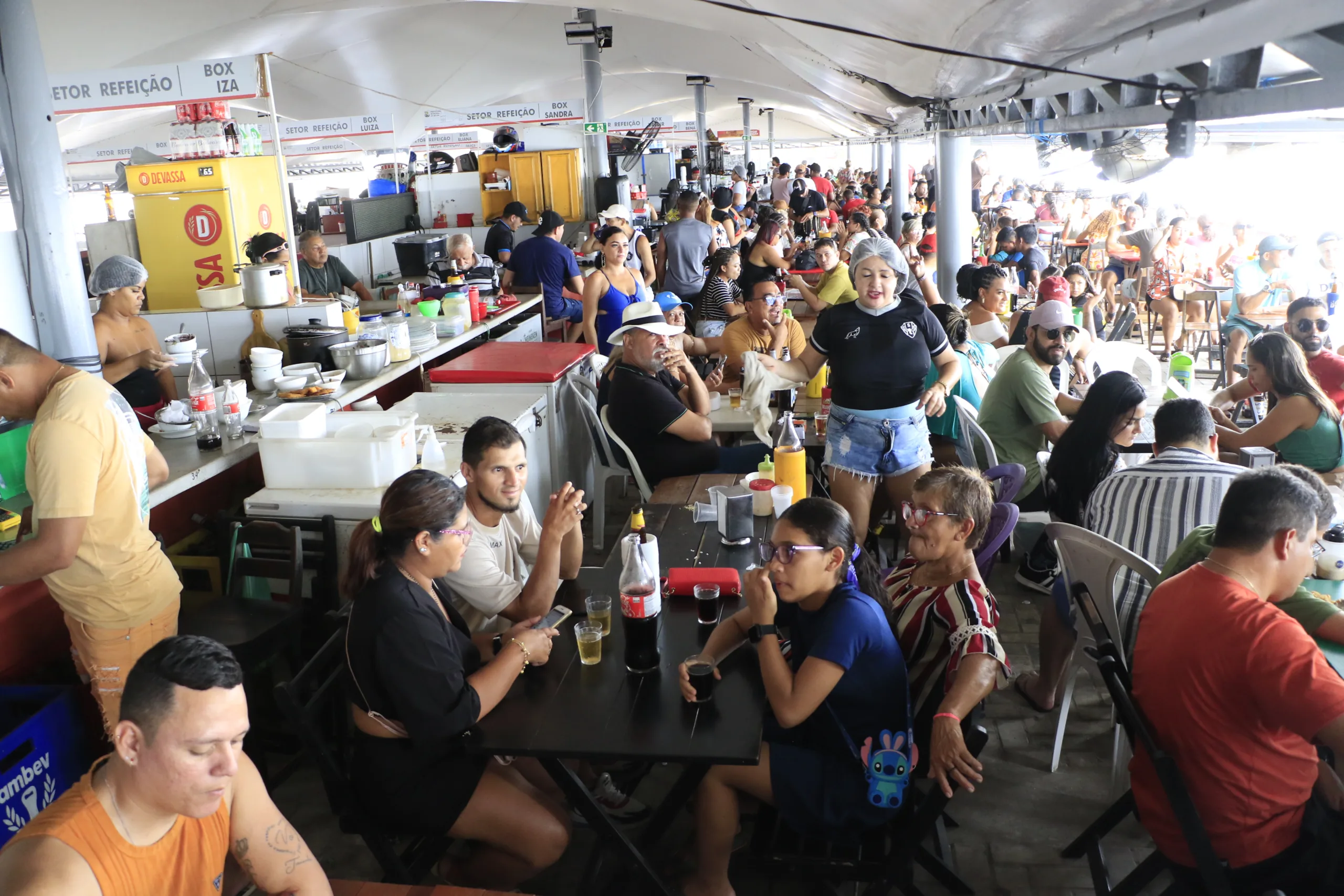 O domingo foi de intensa movimentação no Mercado do Ver-o-Peso, em Belém. Foto: Celso Rodrigues