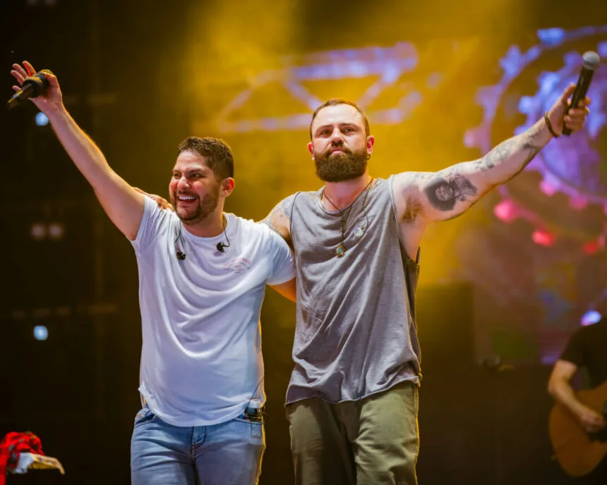 Jorge e Mateus reforçaram que estão "na estrada" desde os 18 anos, fazendo uma média de 250 shows por ano atualmente.