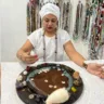 Em um ritual de sabedoria ancestral, Mãe Janaína de Xangô lança os búzios para revelar as previsões que guiarão o novo ano.  
