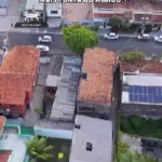 Um perfil no Instagram identificado como mutrankair publicou recentemente um vídeo mostrando uma casa inusitada na Avenida Tamandaré, em Belém.