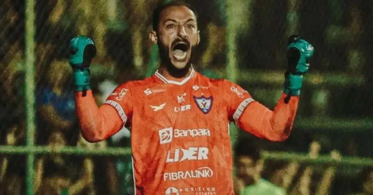 Goleiro do Águia de Marabá, Axel Lopes, brilhou contra o Independência ao defender dois pênaltis e garantir a classificação de seu time às oitavas da Copa Verde Creéditos: Divulgação / Águia de Marabá