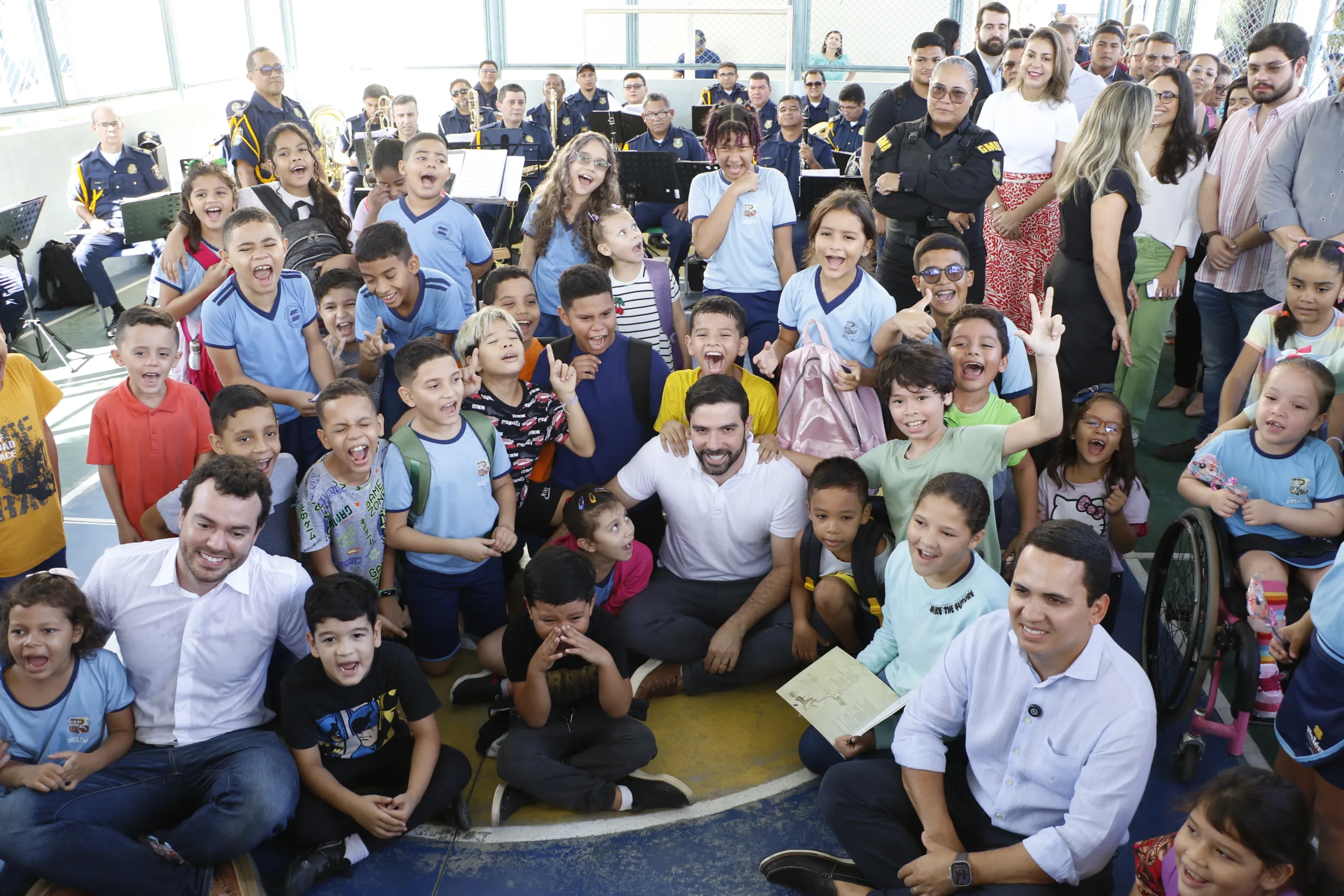 Logo pela manhã, o prefeito e outras autoridades realizaram uma visita à Escola Municipal Benvinda de França Messias, no bairro de São Brás. Fotos: Celso Rodrigues