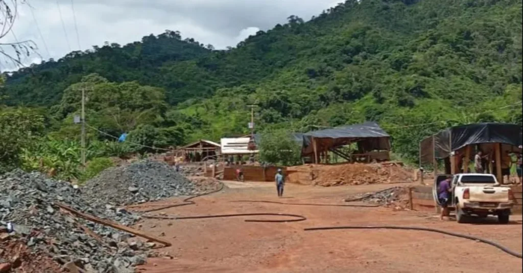 A expectativa é que, com o uso de bombas mais potentes ou sondas, seja possível retirar a água do segundo acesso e realizar o resgate com segurança. A expectativa é que, com o uso de bombas mais potentes ou sondas, seja possível retirar a água do segundo acesso e realizar o resgate com segurança.