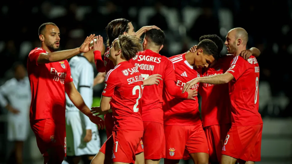 Este duelo coloca frente a frente duas equipes com objetivos distintos, mas ambas com a mesma ambição de conquistar um resultado positivo.