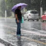 As chuvas intensas continuam ao longo da manhã e devem se estender durante o dia e à noite, com intervalos de sol e algumas nuvens.