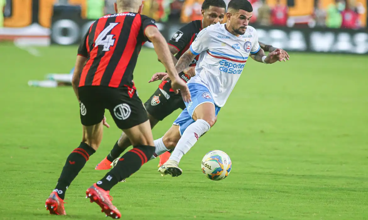 Assista ao clássico Bahia e Vitória pelo Campeonato Baiano na TV Brasil. A partida será transmitida neste sábado às 16h.