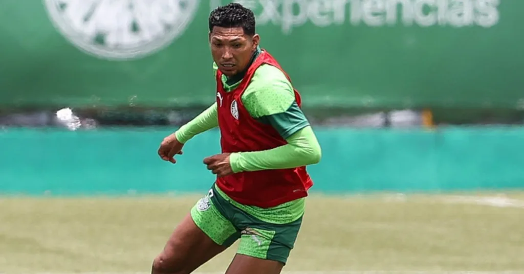 Atlético Mineiro confirma a contratação de Rony por 6,5 milhões de euros. Entenda os impactos dessa negociação no mercado.